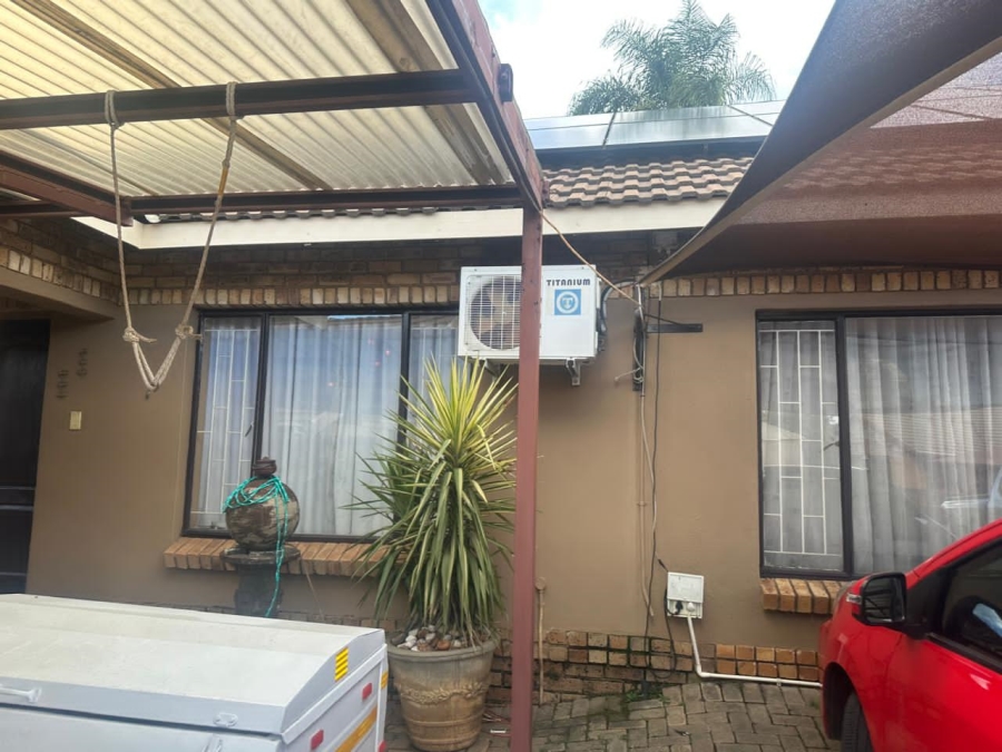 5 Bedroom Property for Sale in Waterval East North West